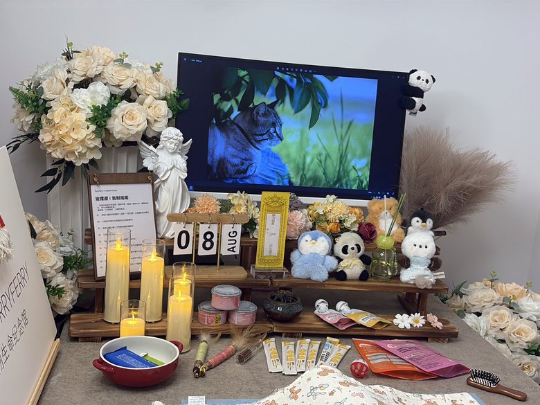 宠物骨灰罐与纪念品